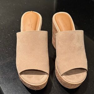 Universal thread woman’s 6.5 platform wedge